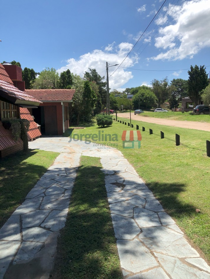 Casa Alpina A Pocas Cuadras de la playa- Mar de Ostende- Pinamar