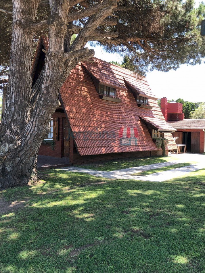 Casa Alpina A Pocas Cuadras de la playa- Mar de Ostende- Pinamar